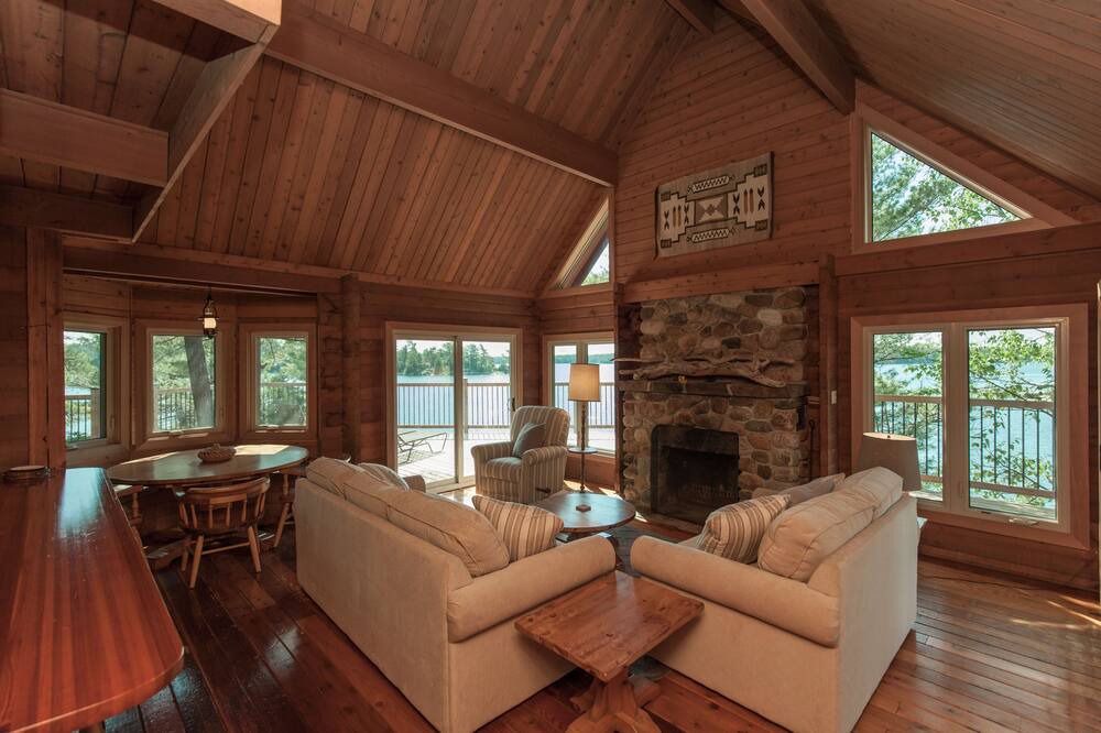 Photo of Livingroom in Byng Inlet