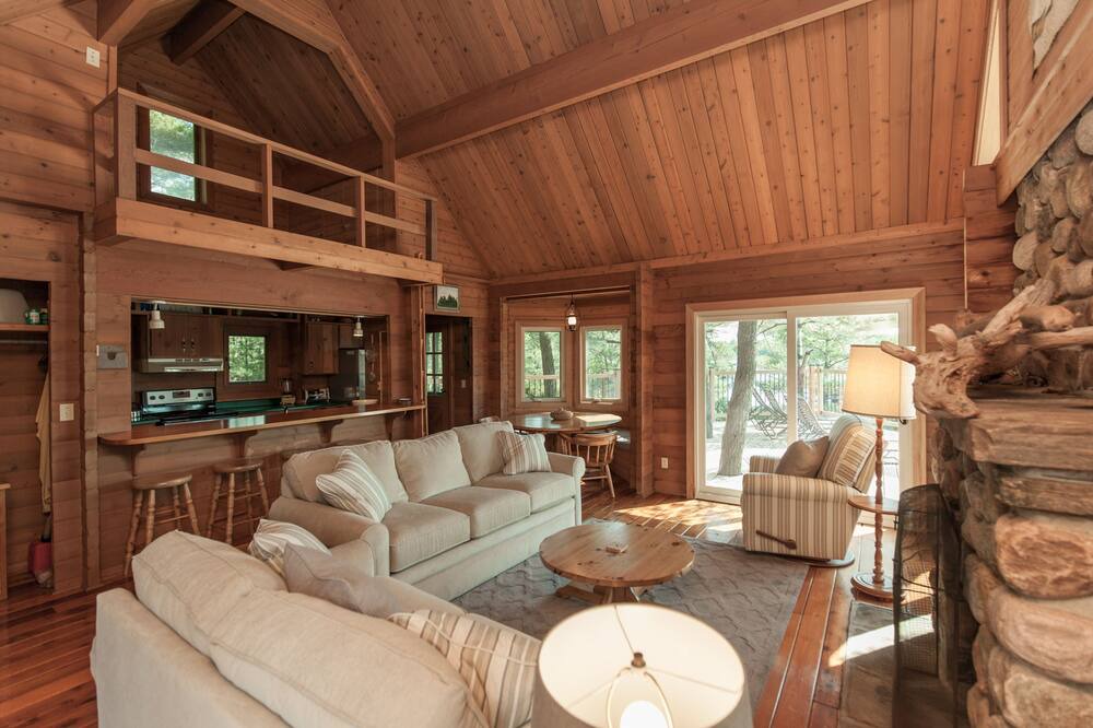 Photo of Bedroom in Byng Inlet