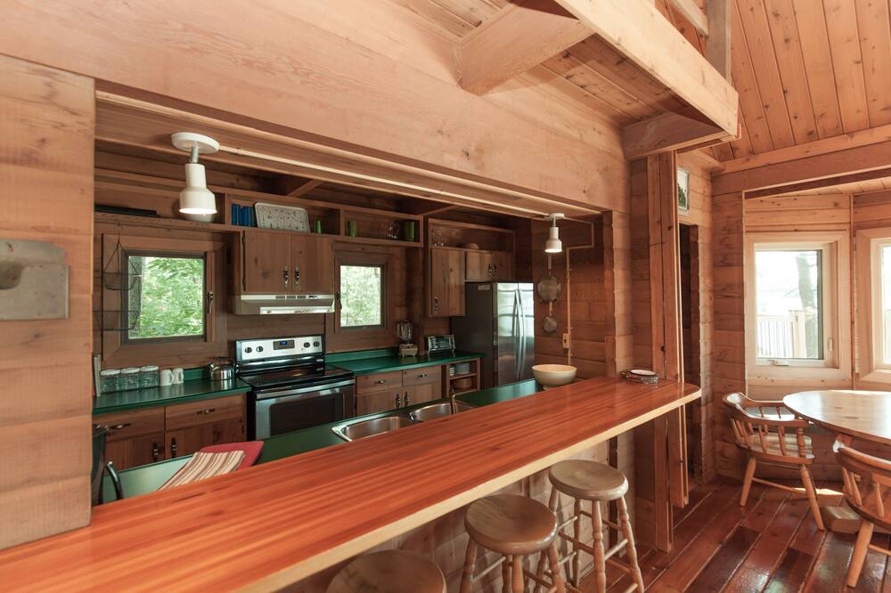 Photo of Bedroom in Byng Inlet