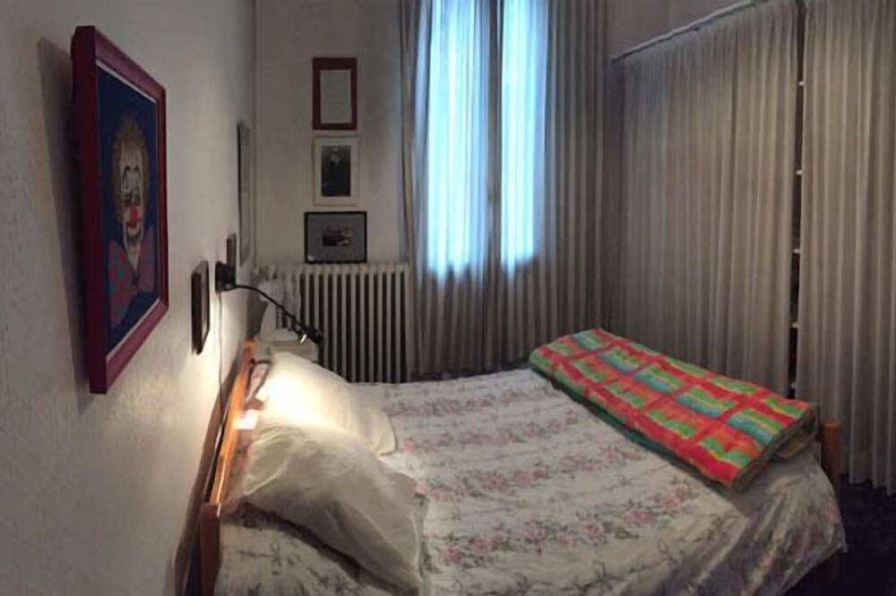 Photo of Bedroom in Villeneuve-les-Avignon