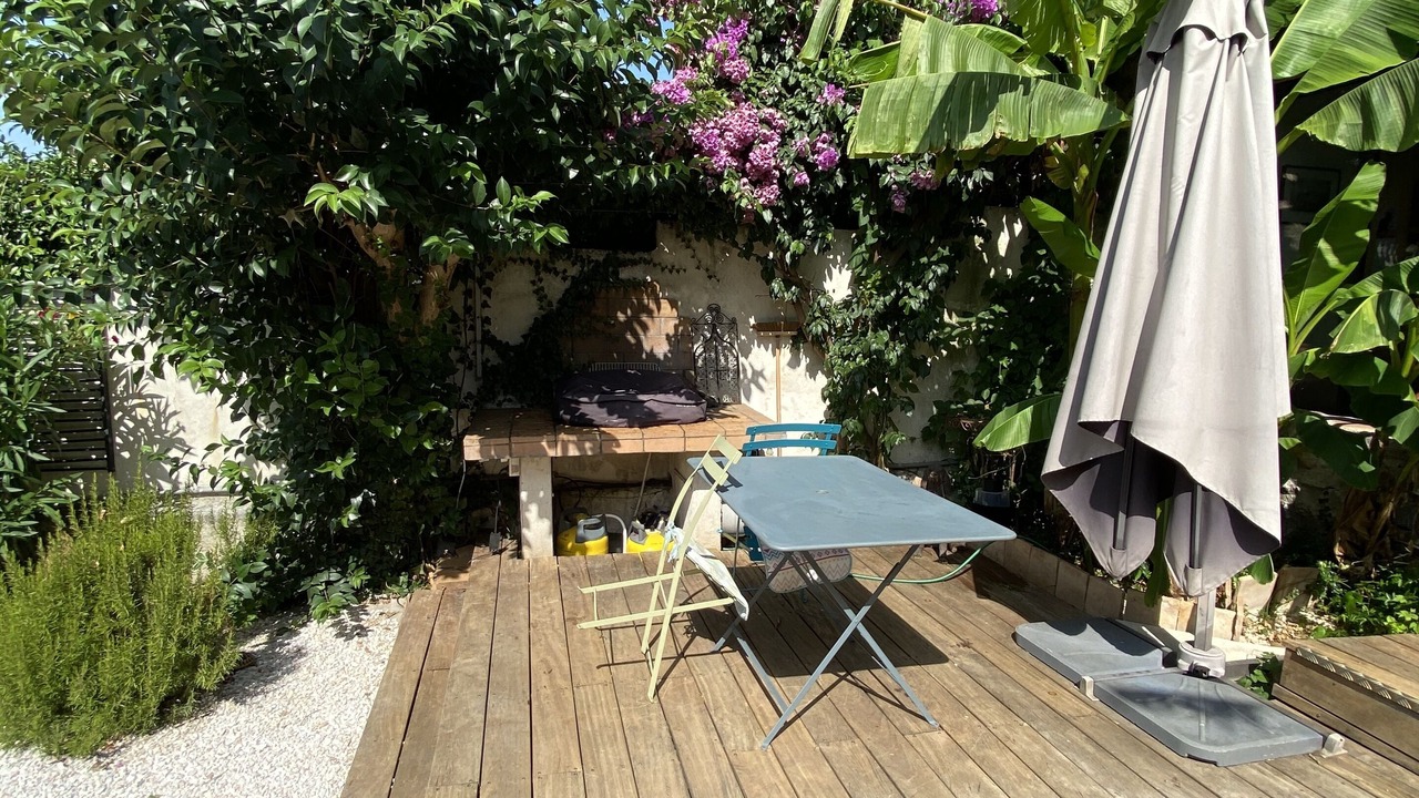 Photo of Patio Balcony in Nebian