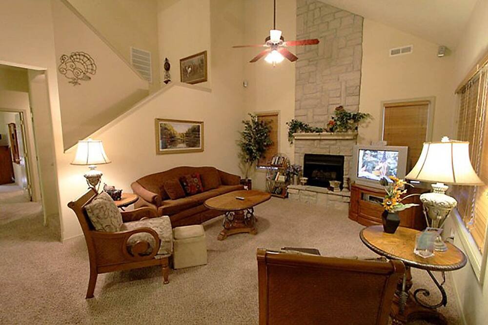 Photo of Livingroom in Branson West
