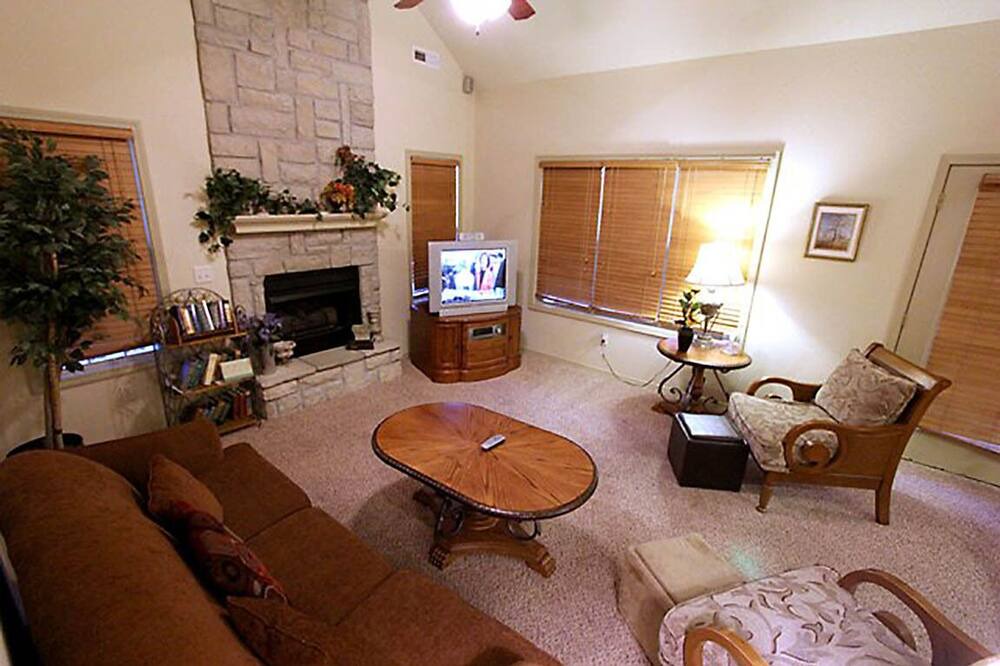Photo of Livingroom in Branson West