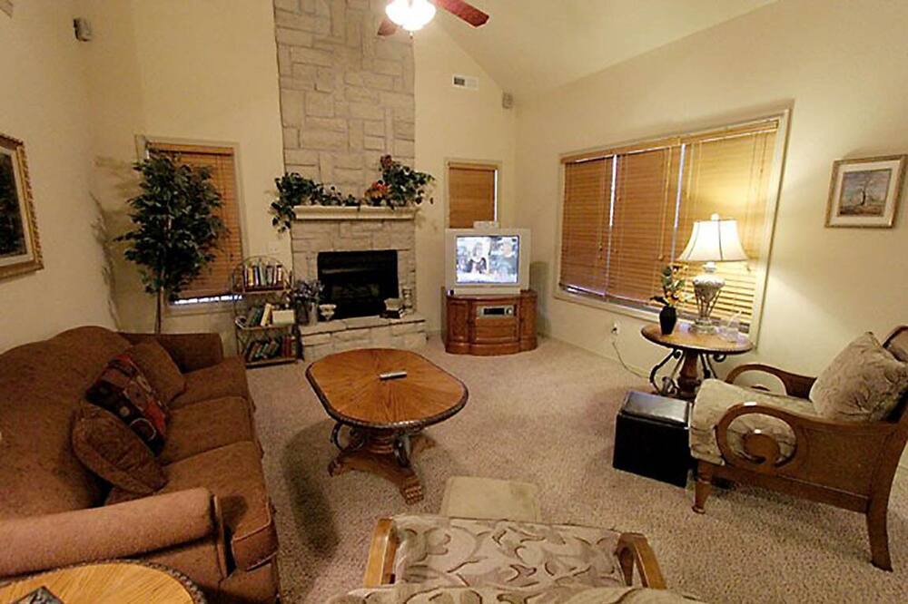 Photo of Livingroom in Branson West