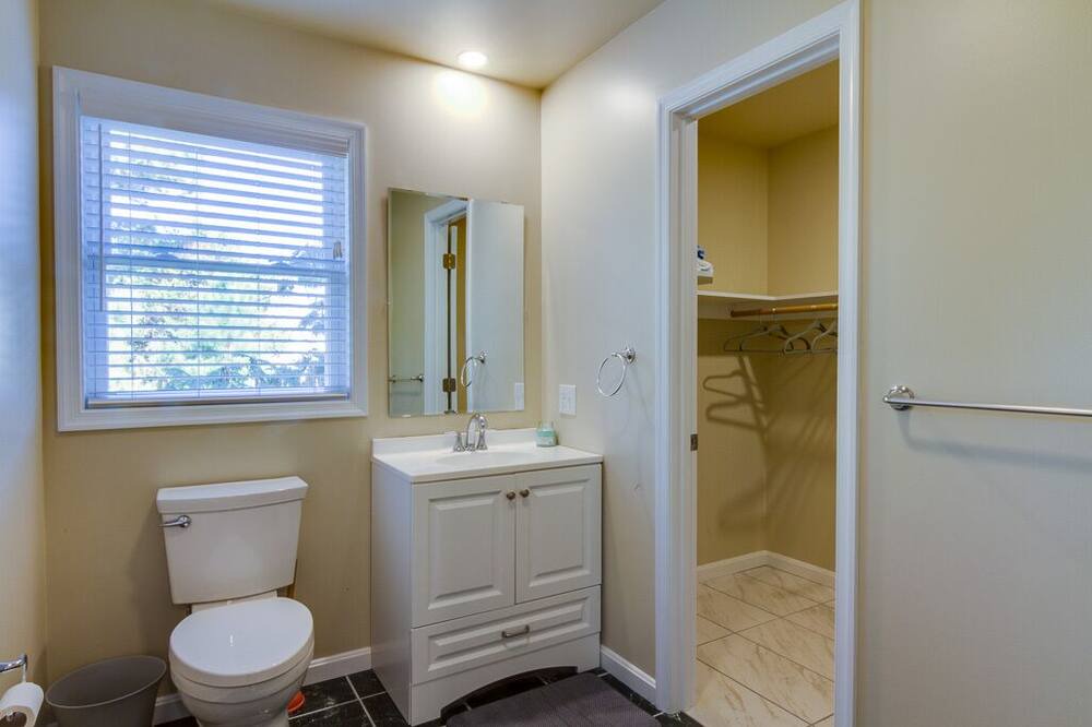 Photo of Bathroom in Broadkill Beach