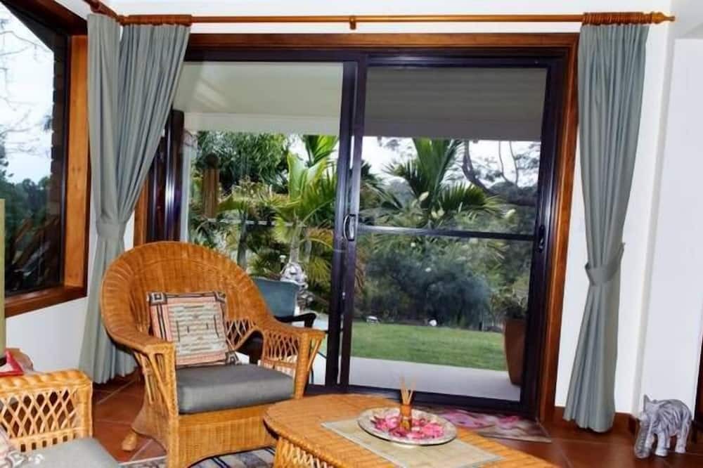 Photo of Livingroom in Tallebudgera Valley
