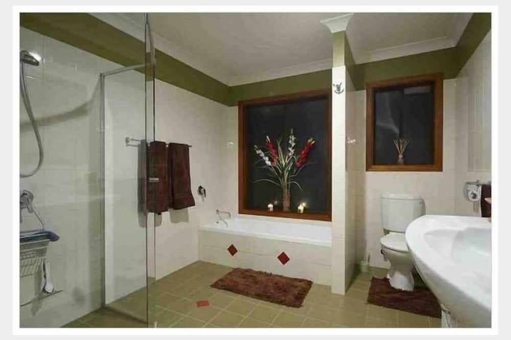 Photo of Bathroom in Tallebudgera Valley