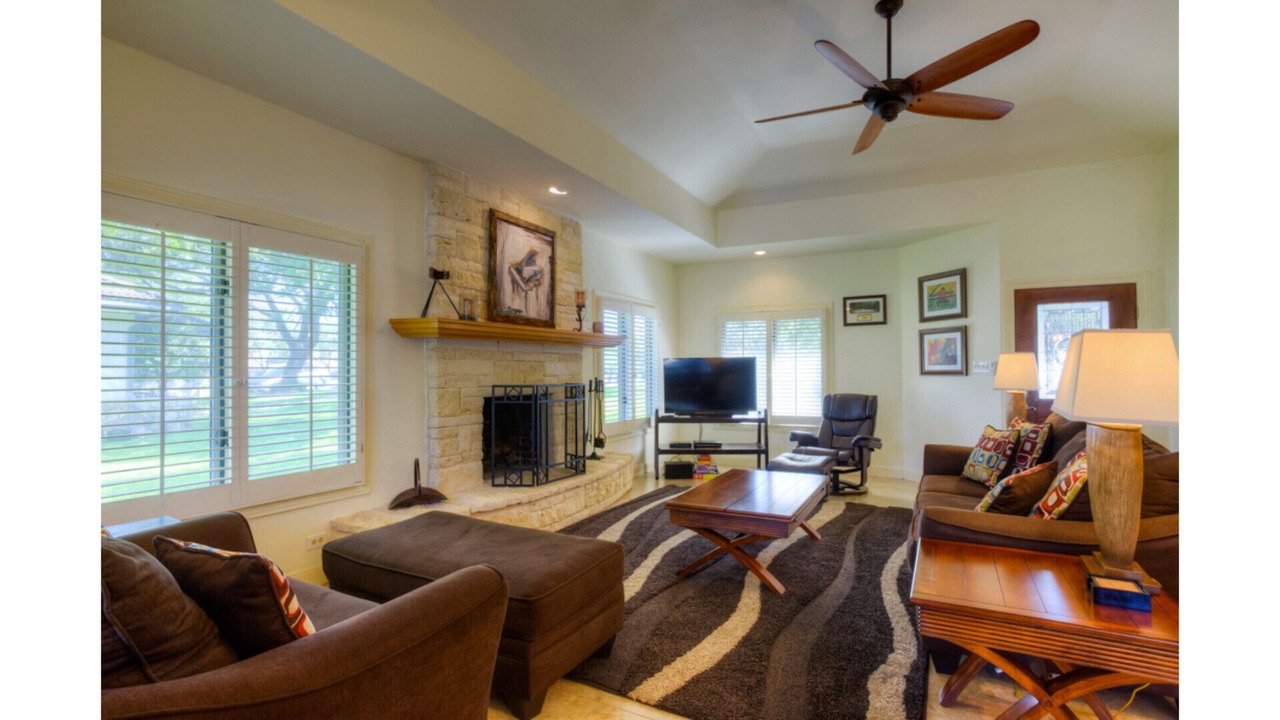 Photo of Livingroom in Barton Creek Lakeside