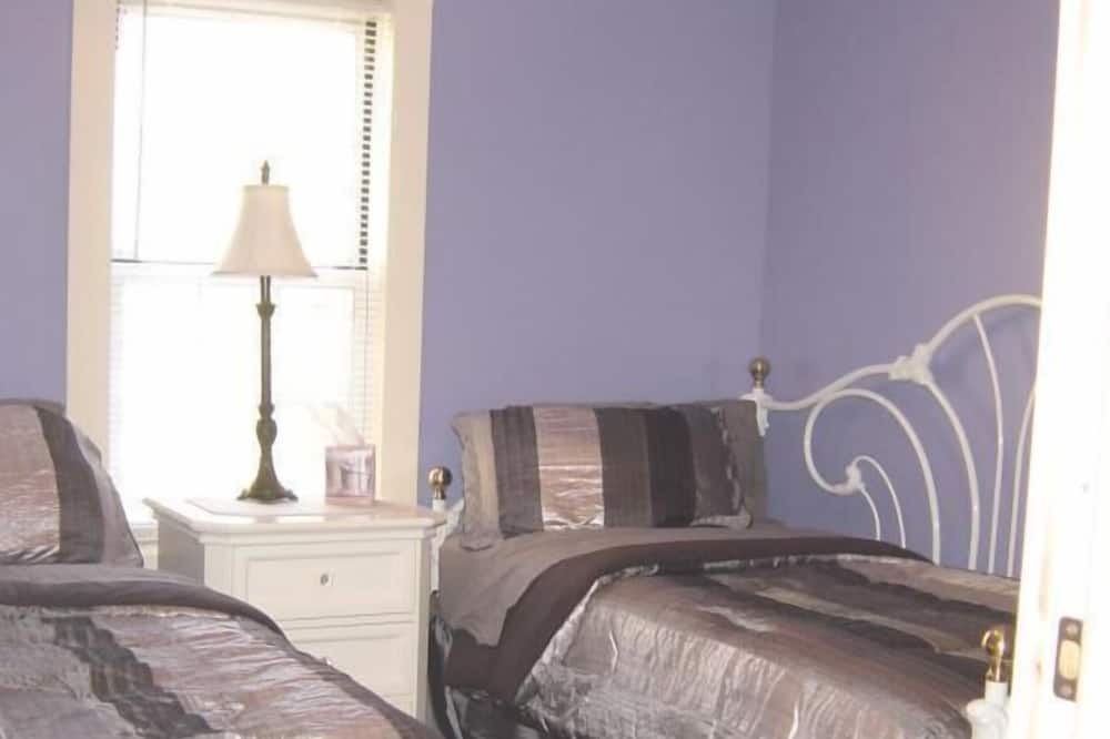 Photo of Bedroom in Lanesville