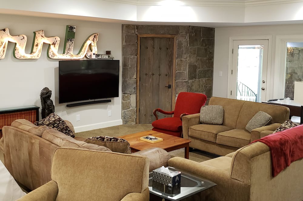 Photo of Livingroom in Dennis
