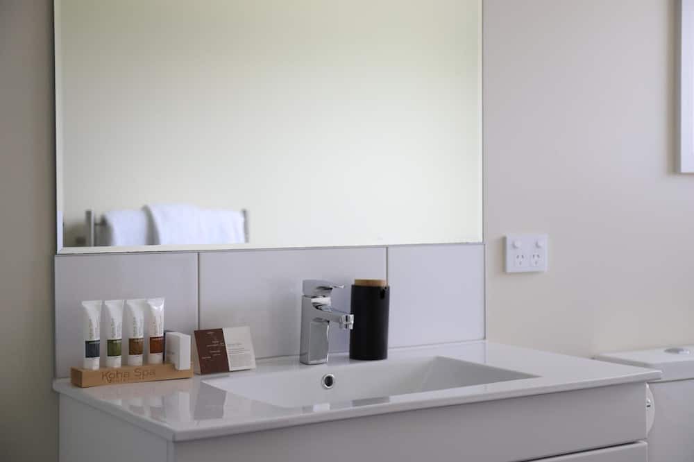 Photo of Bathroom in Aongatete