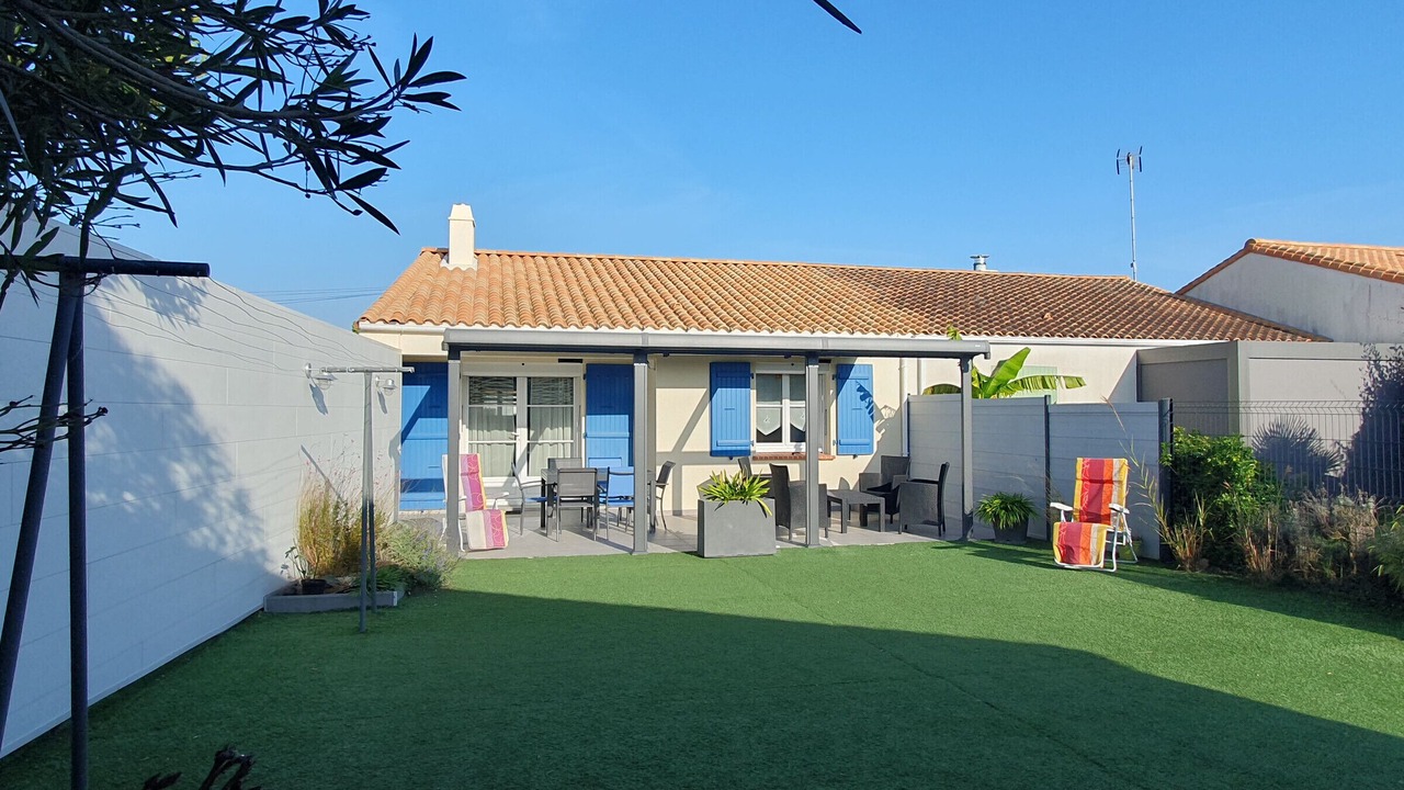 Photo of Patio Balcony in LʼAiguillon-sur-Mer