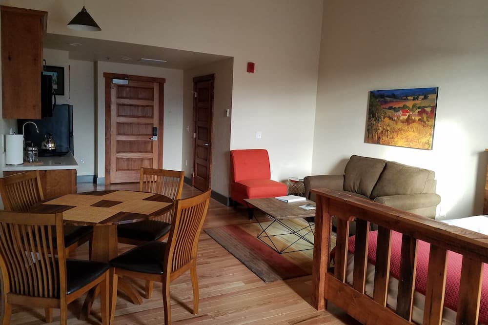 Photo of Livingroom in Amity