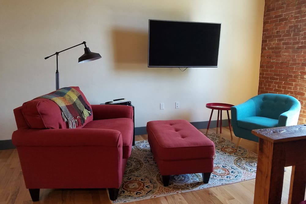 Photo of Livingroom in Amity