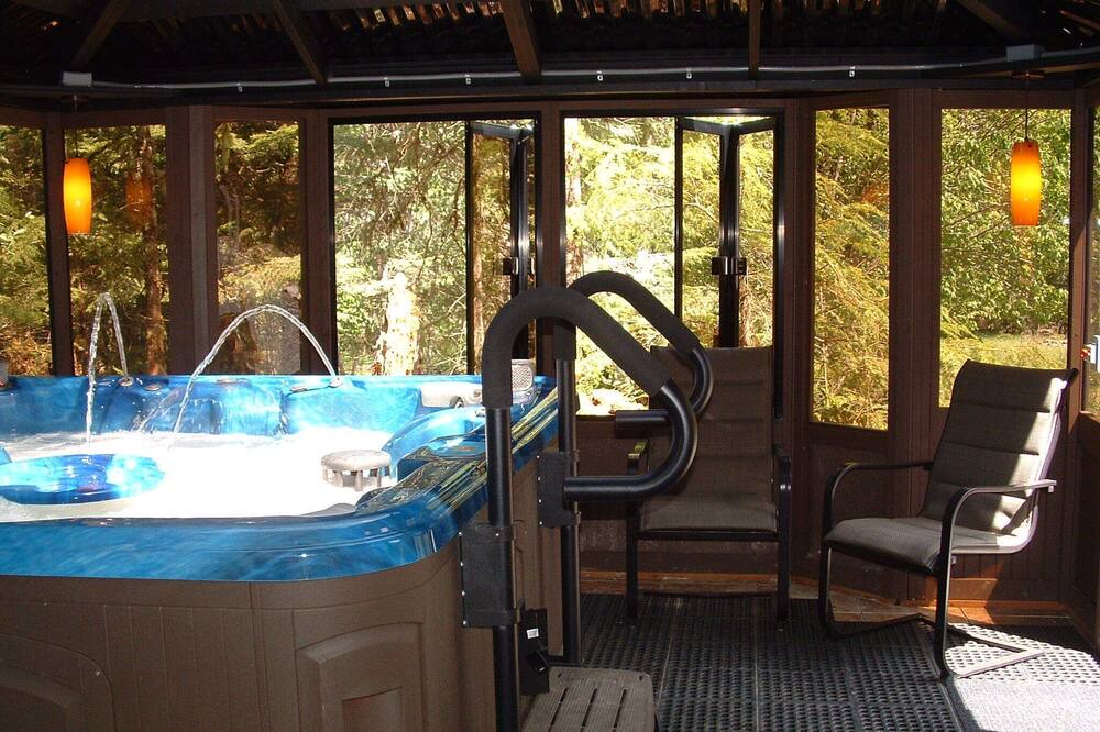 Photo of Bedroom in Greenwater