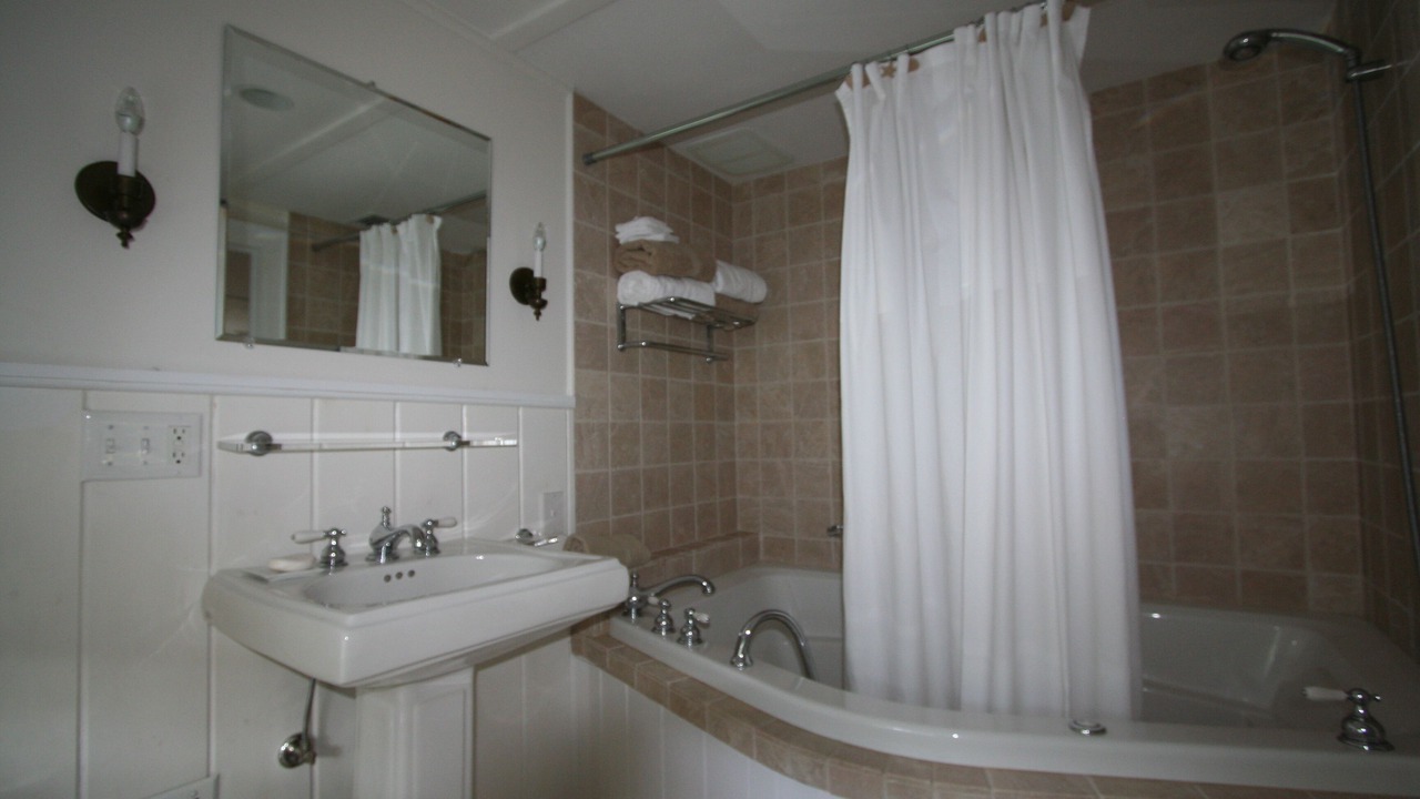 Photo of Bathroom in Cutchogue