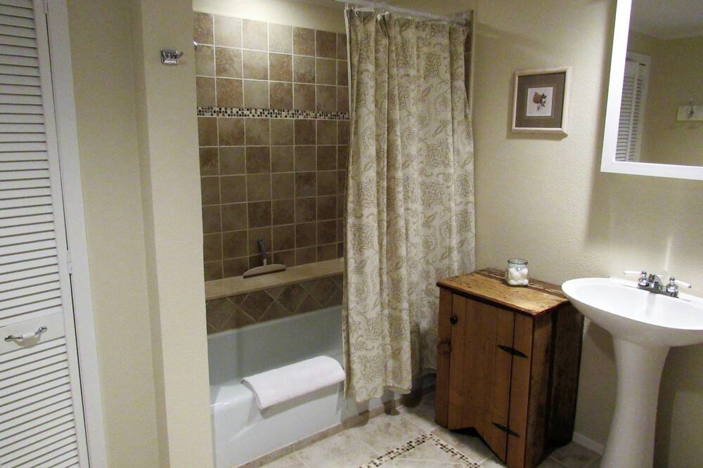 Photo of Bathroom in Tool
