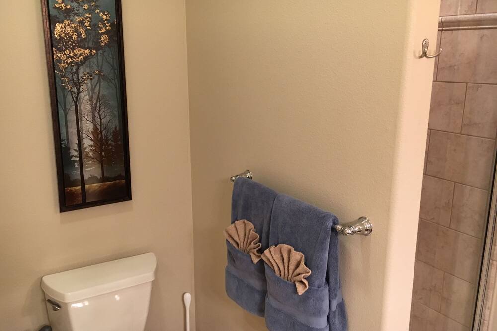 Photo of Bathroom in Lakeside