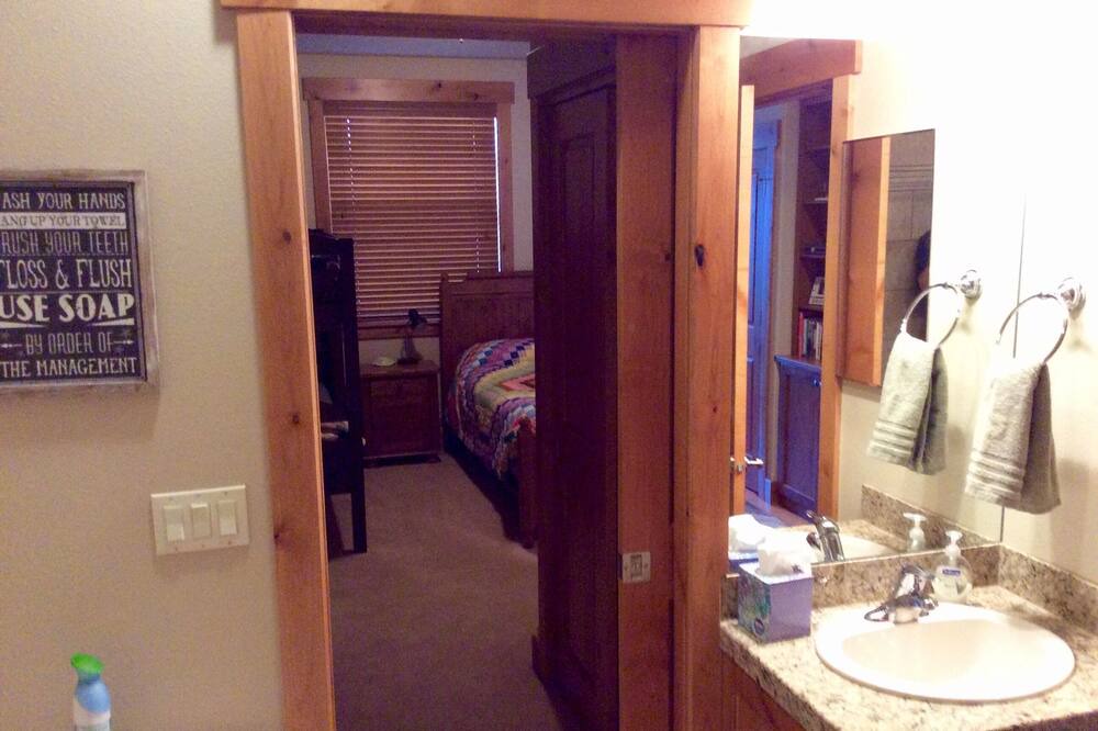 Photo of Bathroom in Lakeside