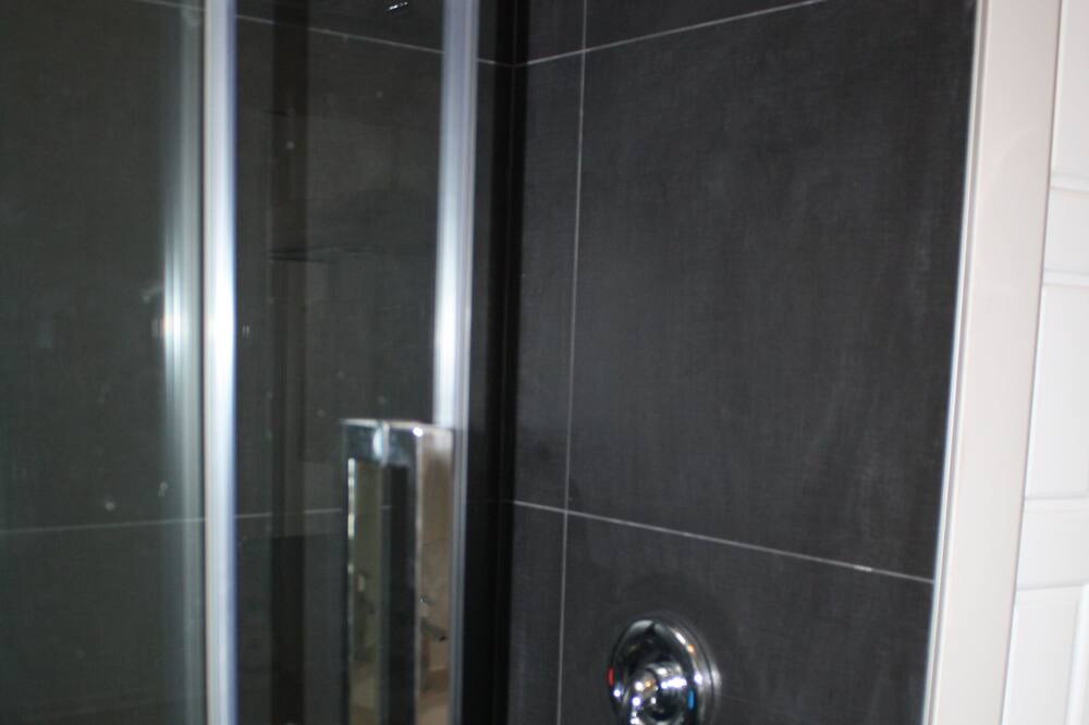 Photo of Bathroom in La Petite-Patrie