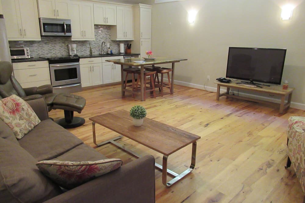 Photo of Livingroom in Burlington