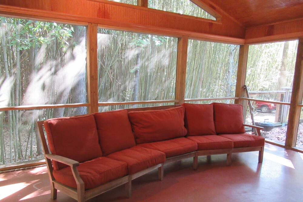 Photo of Livingroom in Burlington