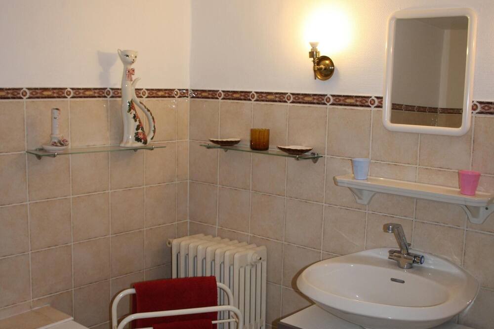 Photo of Bathroom in Cuxac-Cabardes