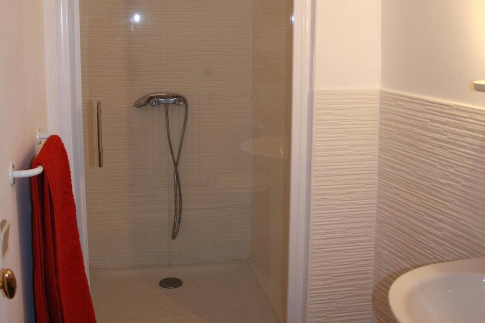 Photo of Bathroom in Cuxac-Cabardes