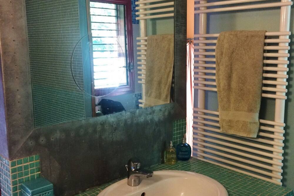 Photo of Bathroom in Castelnau-le-Lez