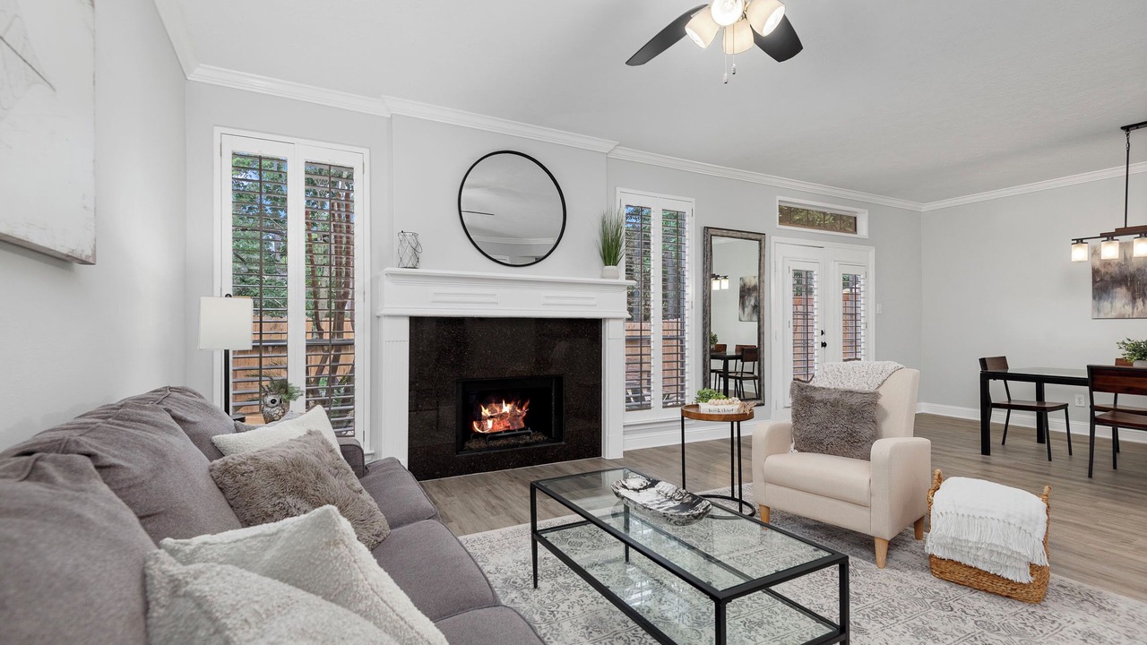 Photo of Livingroom in Alden Bridge