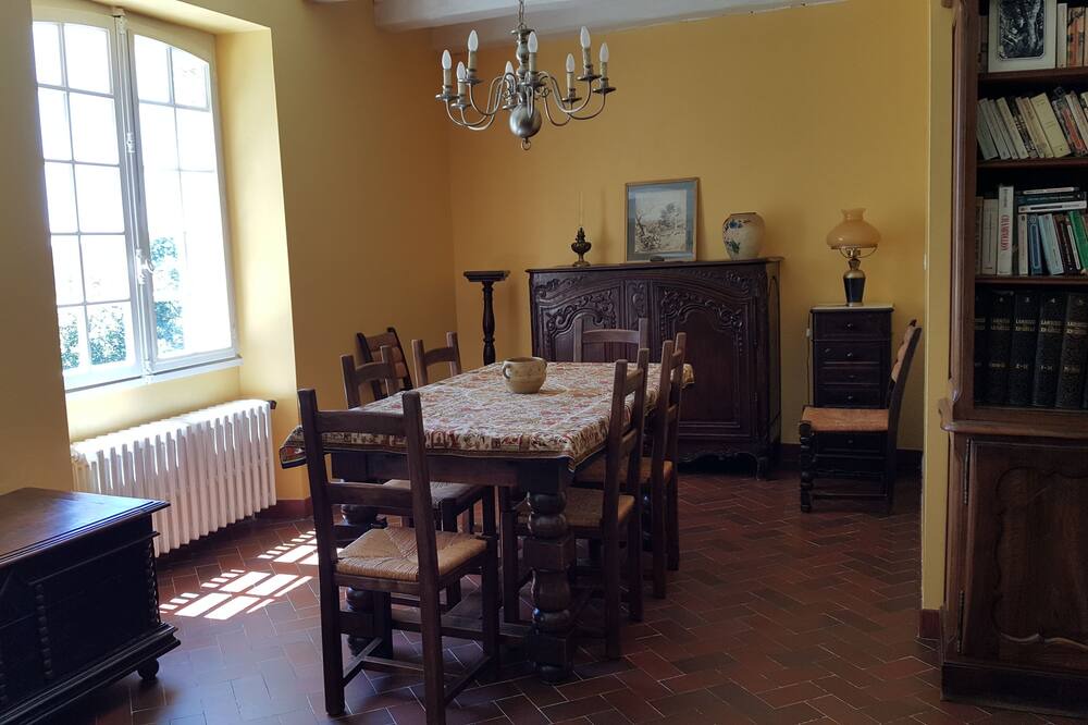 Photo of Livingroom in Figeac