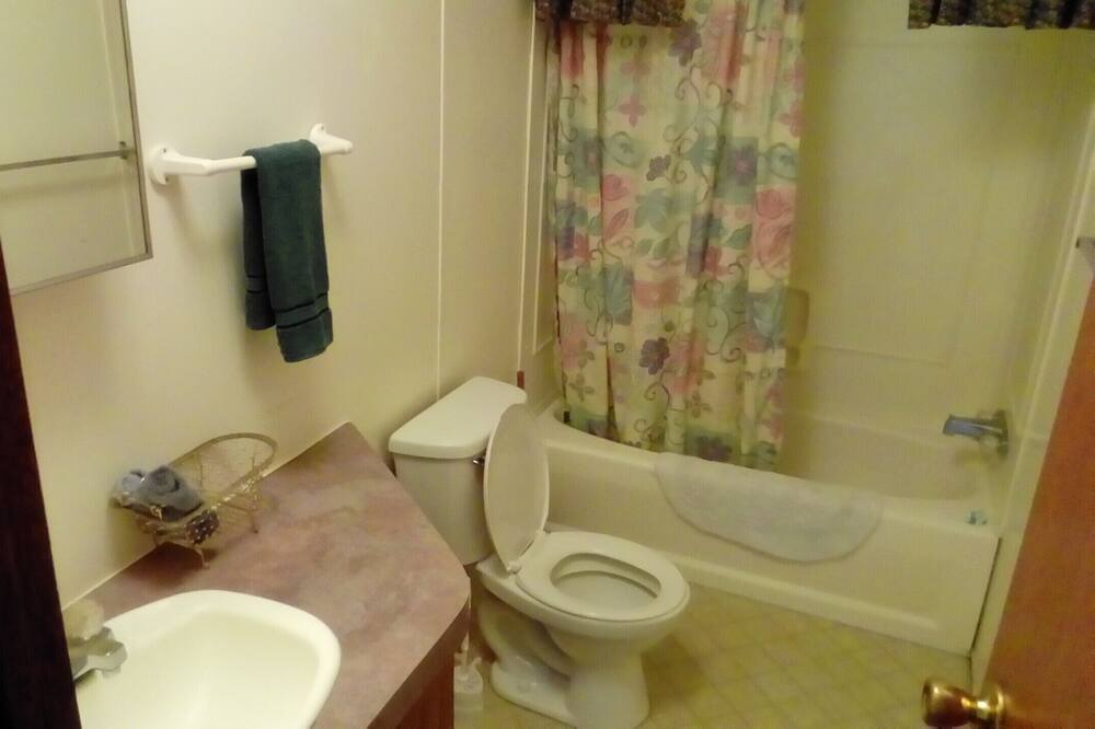 Photo of Bathroom in Samburg