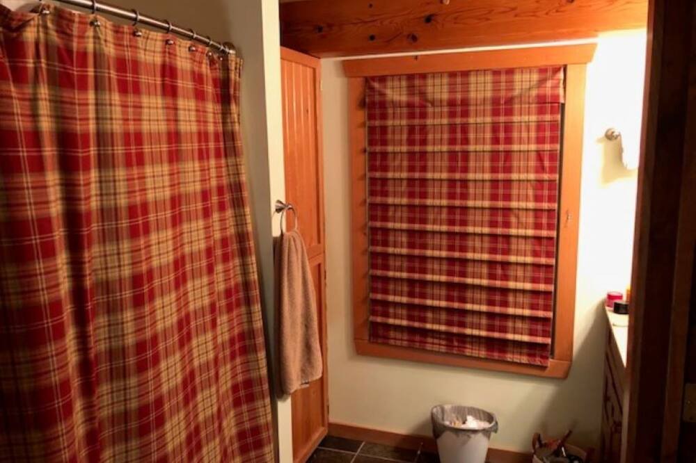 Photo of Bathroom in Valois