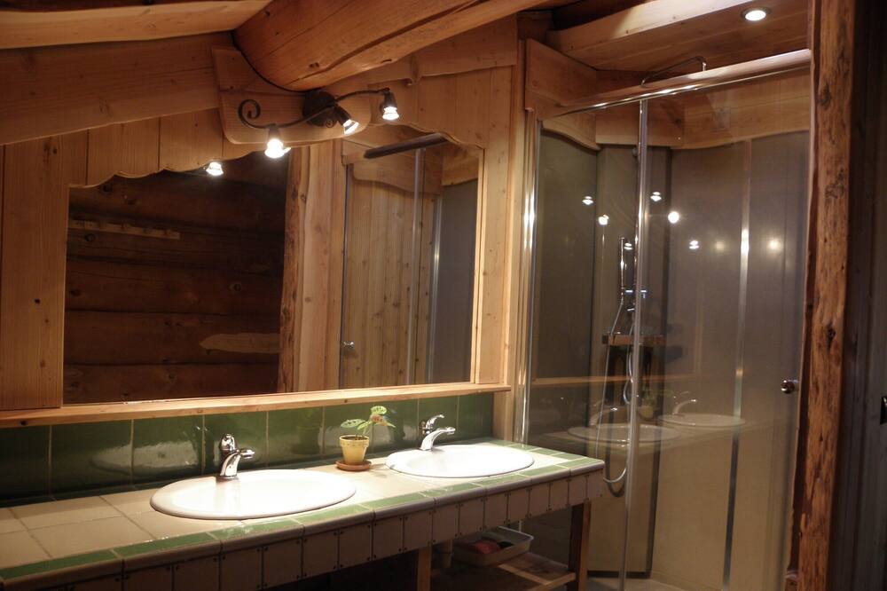 Photo of Bathroom in Superbolquere