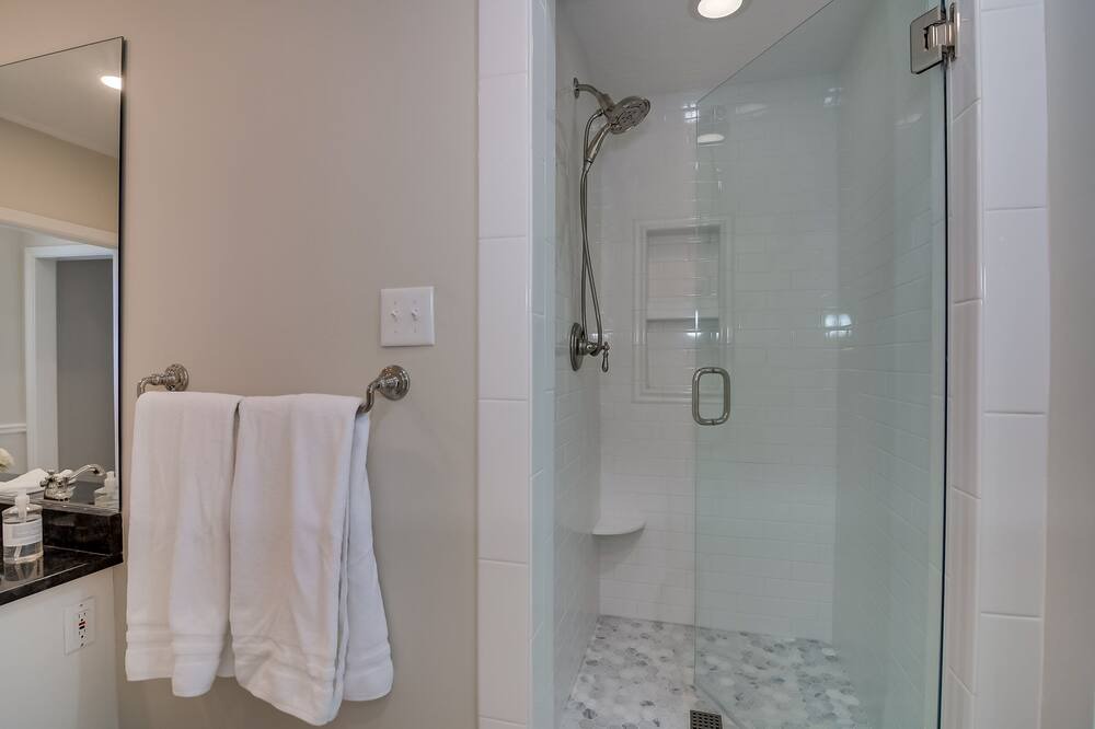 Photo of Bathroom in Forest Hills