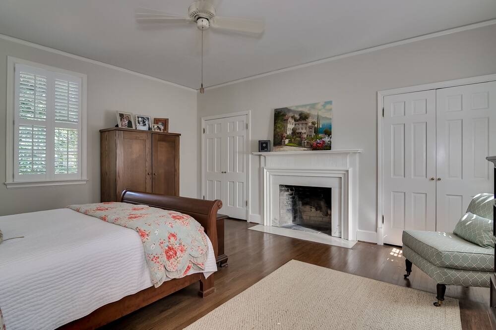 Photo of Bedroom in Forest Hills