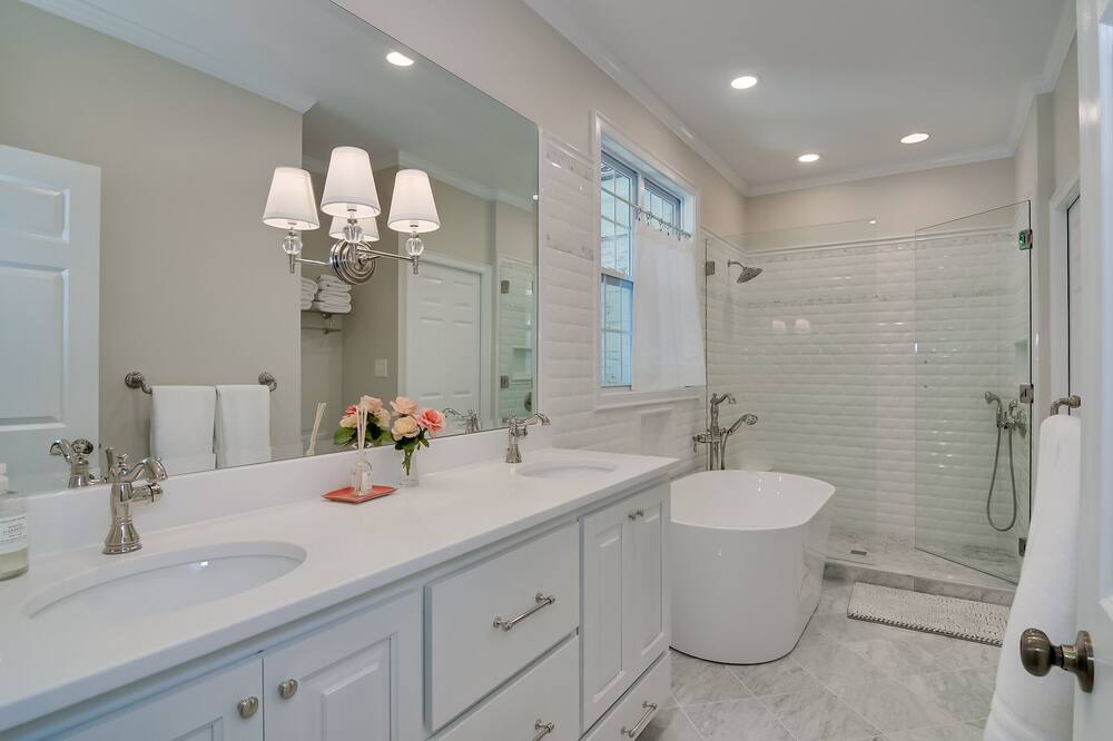 Photo of Bathroom in Forest Hills