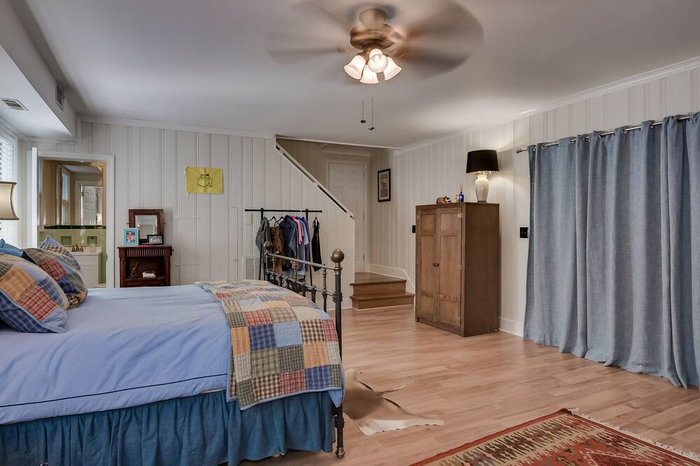Photo of Bedroom in Forest Hills