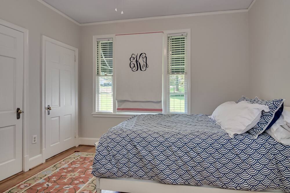 Photo of Bedroom in Forest Hills