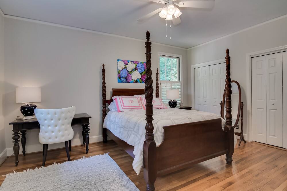 Photo of Bedroom in Forest Hills