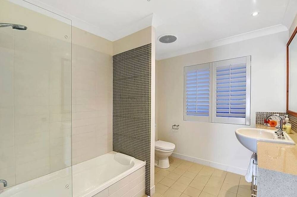 Photo of Bathroom in Main Beach