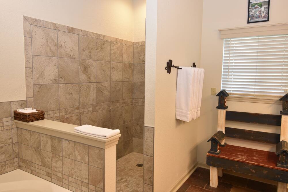 Photo of Bathroom in Camdenton