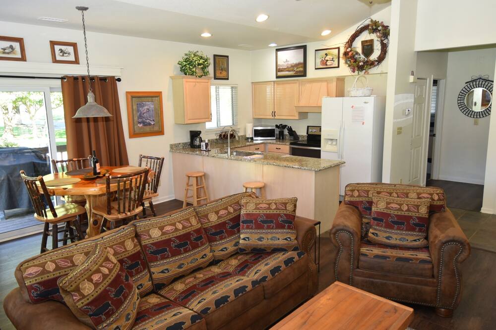 Photo of Livingroom in Camdenton