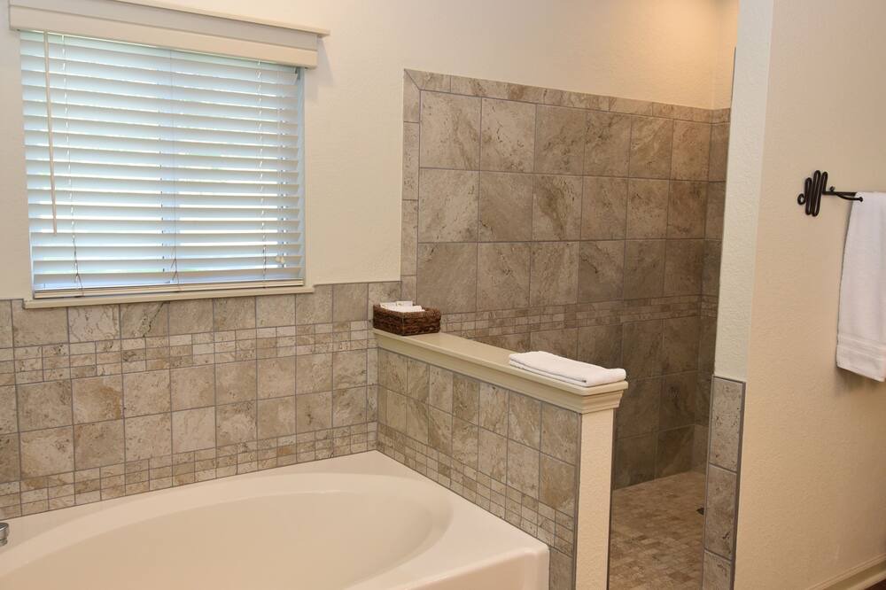 Photo of Bathroom in Camdenton