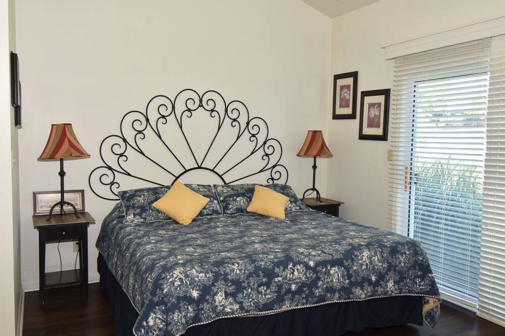 Photo of Bedroom in Camdenton