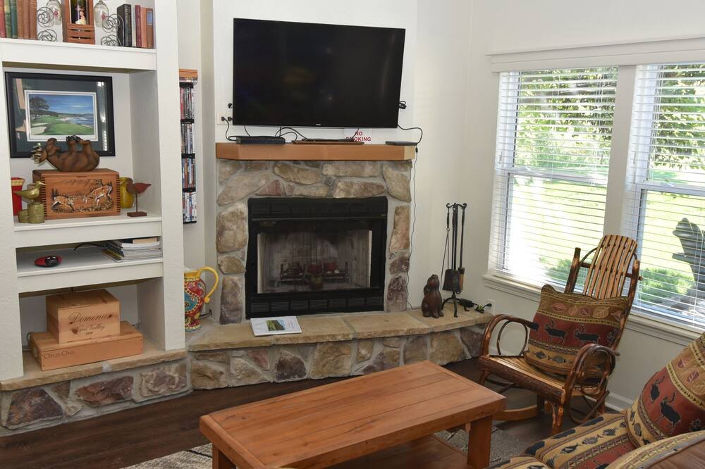 Photo of Livingroom in Camdenton