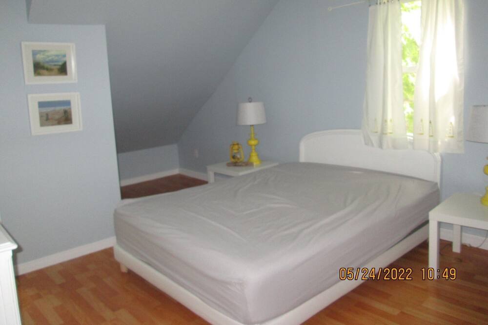 Photo of Bedroom in Grand Bend