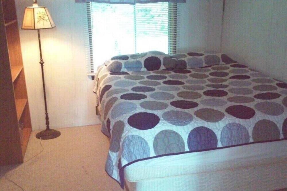 Photo of Bedroom in Aylen Lake