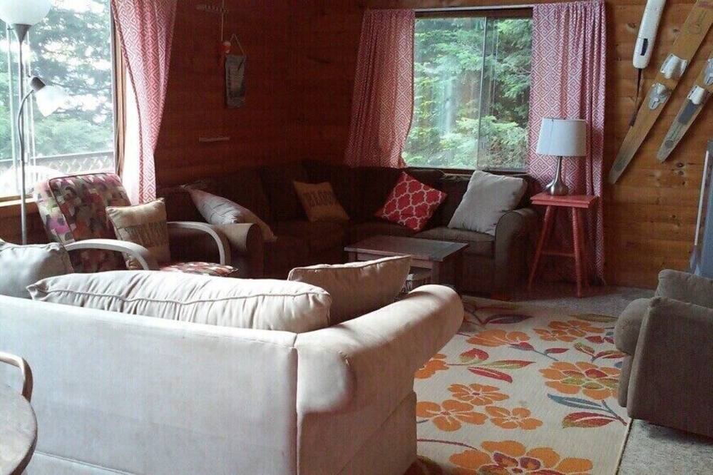Photo of Livingroom in Aylen Lake