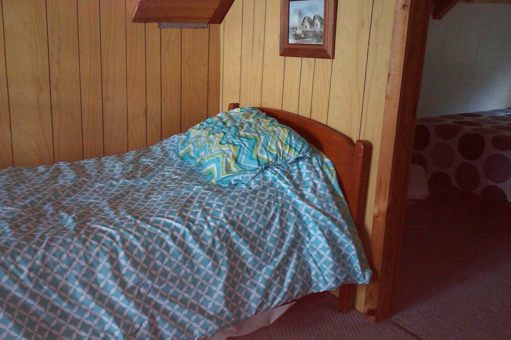 Photo of Bedroom in Aylen Lake